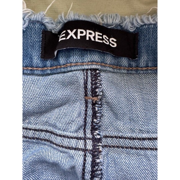 Express Distressed Ripped Frayed Hem Light Wash Denim Jeans Mini Skirt 8 - Picture 4 of 6